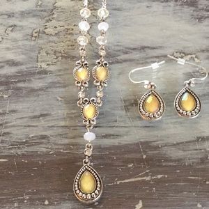 VINTAGE AVON drop pendant set